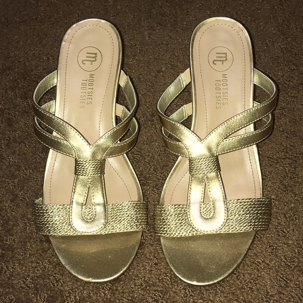 Sandals Women size 7.5 Mootsies Tootsies ladies gold wedges preowned